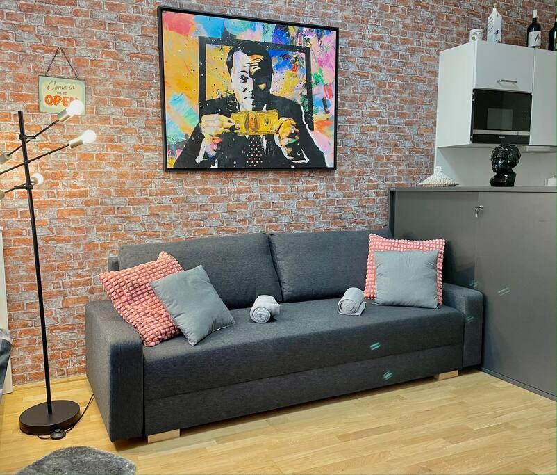 Premium Apartment With Terrace, A/C, Free Wifi And Netflix Wina Bagian luar foto