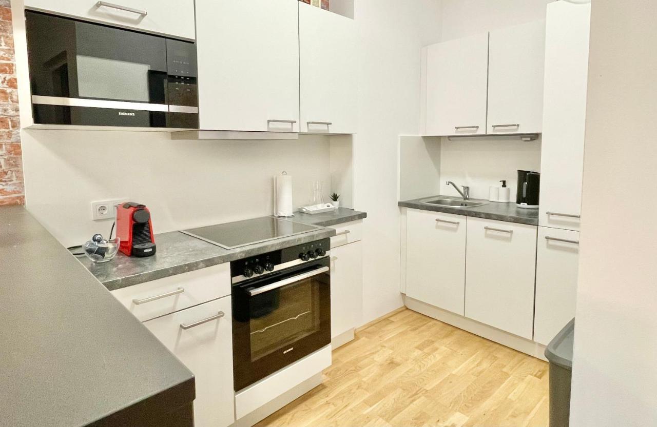 Premium Apartment With Terrace, A/C, Free Wifi And Netflix Wina Bagian luar foto